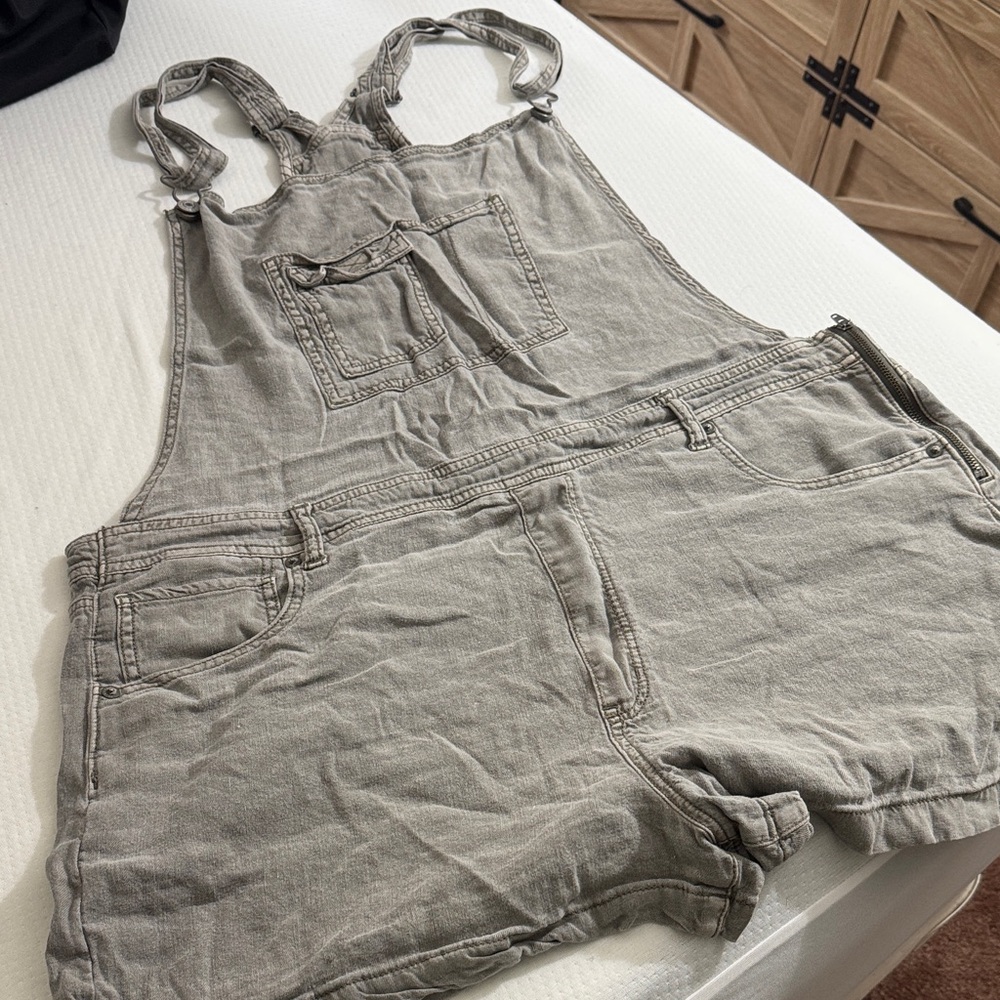 American Eagle Outfitters Gray Jean Shorts Overalls